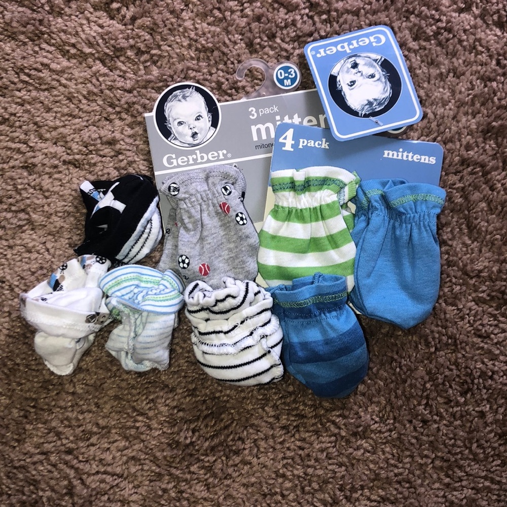 Newborn mittens